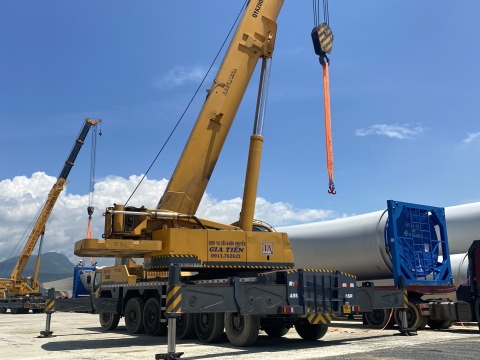 Cẩu, vận chuyển thiết bị điện gió