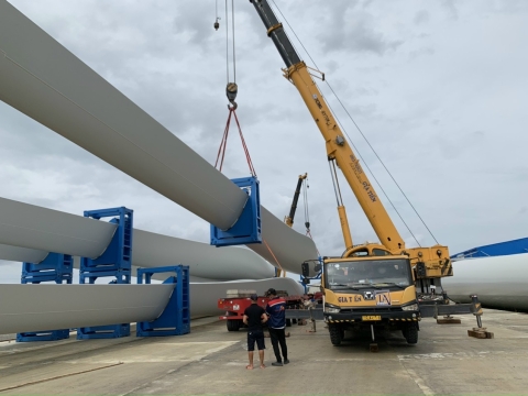 Cẩu, vận chuyển thiết bị điện gió